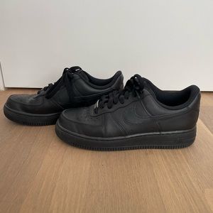 Nike Women’s Air Force 1 Black Size 9